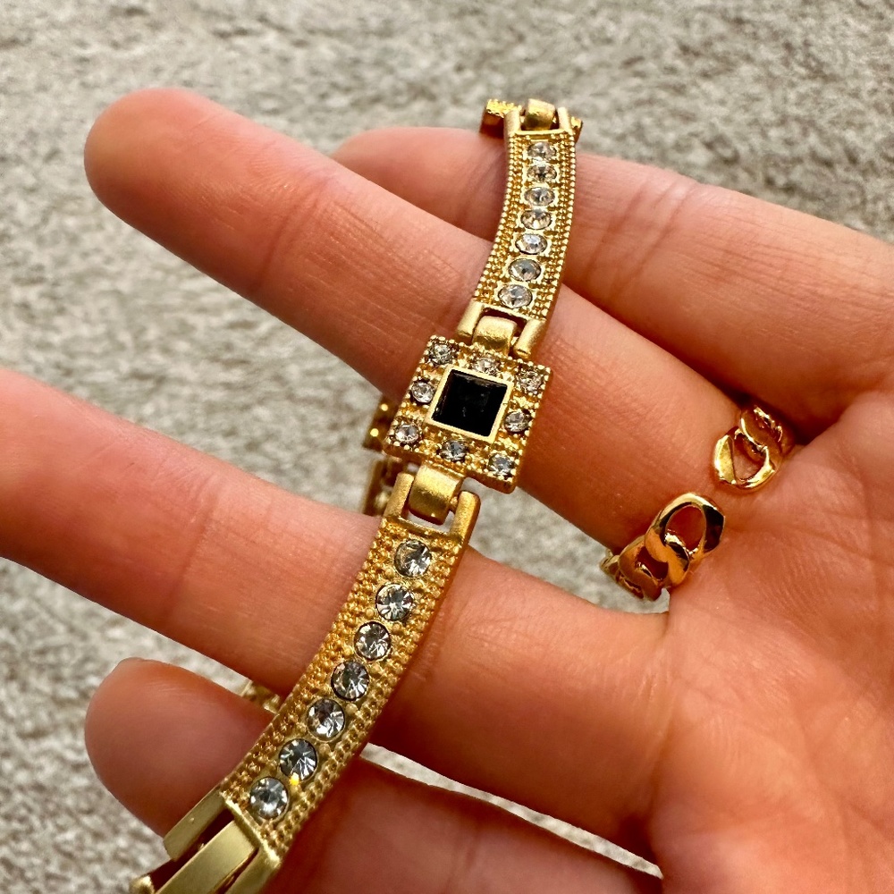 Fancy Black and Gold Bracelet， It's like the jewel from the royal